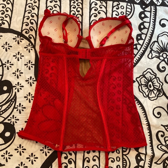 Red lace corset top - Picture 4 of 4